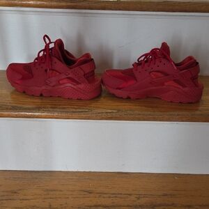 Nike Hurraches All Red